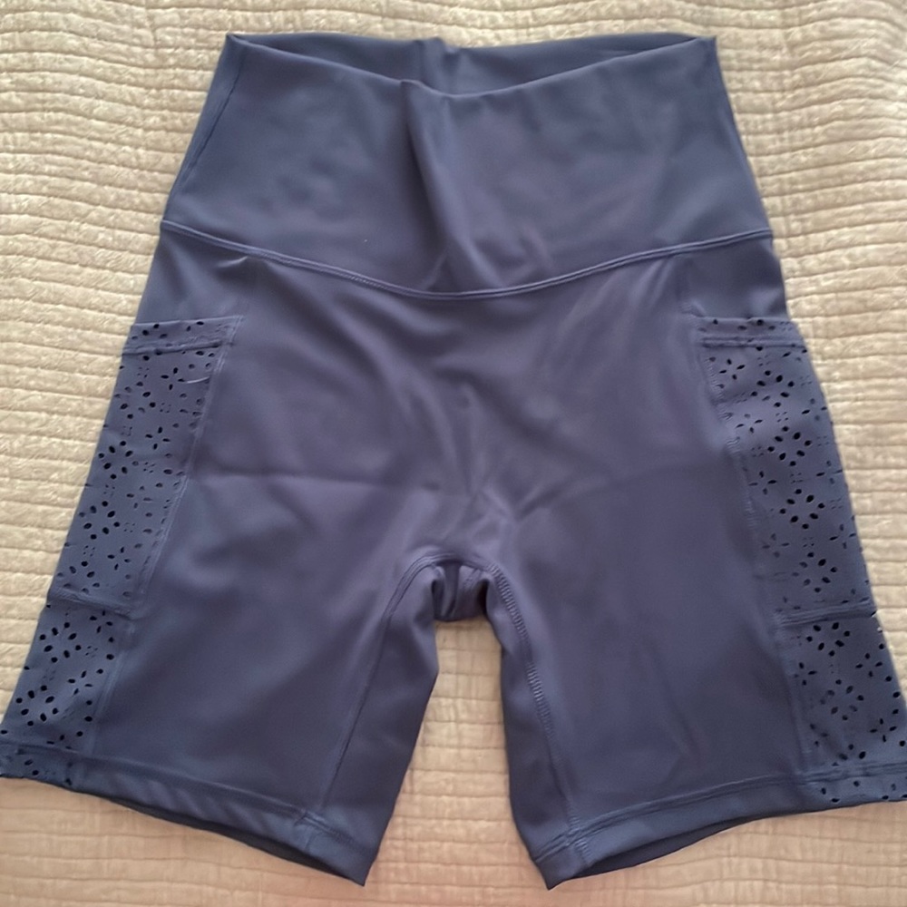 NWOT Aerie biker shorts with pockets. Size medium but fits like a small